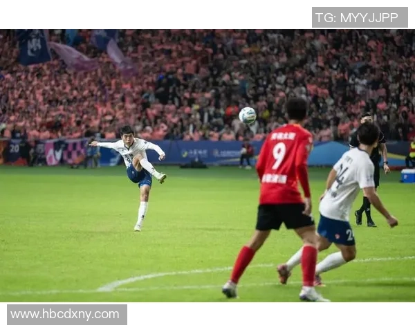 绿茵争霸赛场风云各显神通盘点足坛巨星独门绝技与巅峰时刻